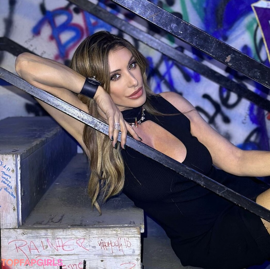 Naakte gelekte OnlyFans-foto van Sabrina Salerno #1778