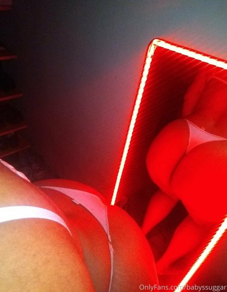 Naakte gelekte OnlyFans-foto van Babyssuggar