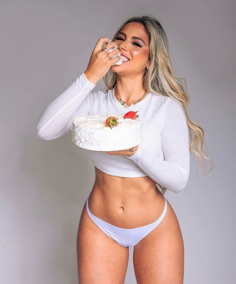 Naakte gelekte OnlyFans-foto van Nathalia Valente