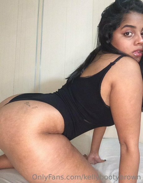 Naakte gelekte OnlyFans-foto van Kellybootybrown