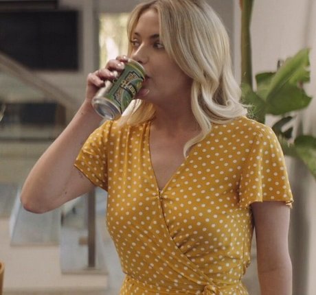 Naakte gelekte OnlyFans-foto van Ashley Benson