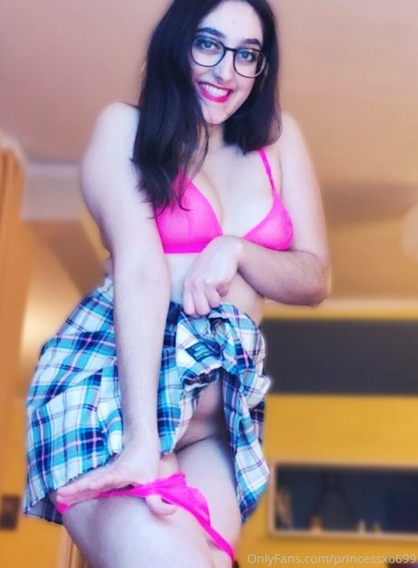 Naakte gelekte OnlyFans-foto van Princiana