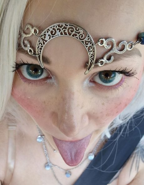 Naakte gelekte OnlyFans-foto van Liensue