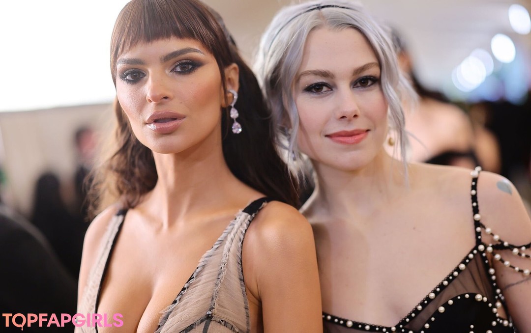 Naakte gelekte OnlyFans-foto van Emily Ratajkowski #1577