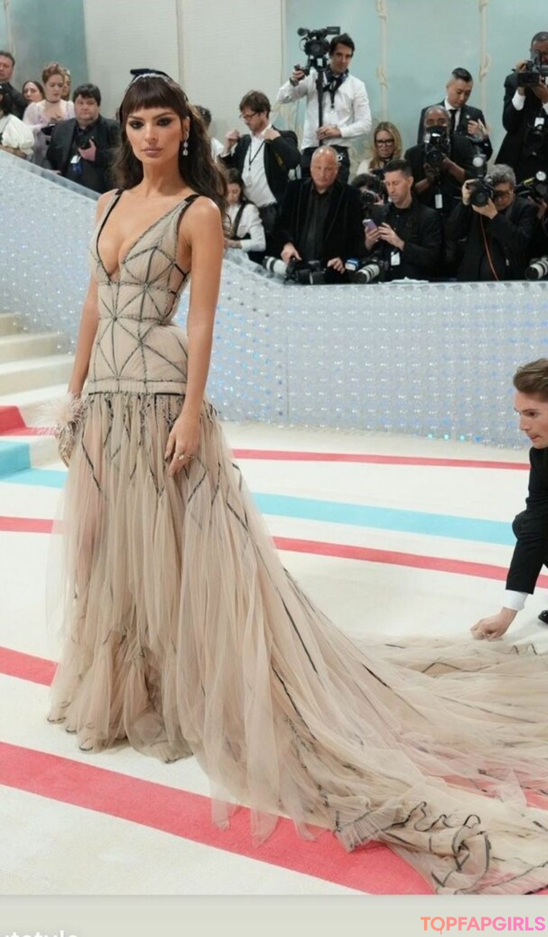 Naakte gelekte OnlyFans-foto van Emily Ratajkowski #1604