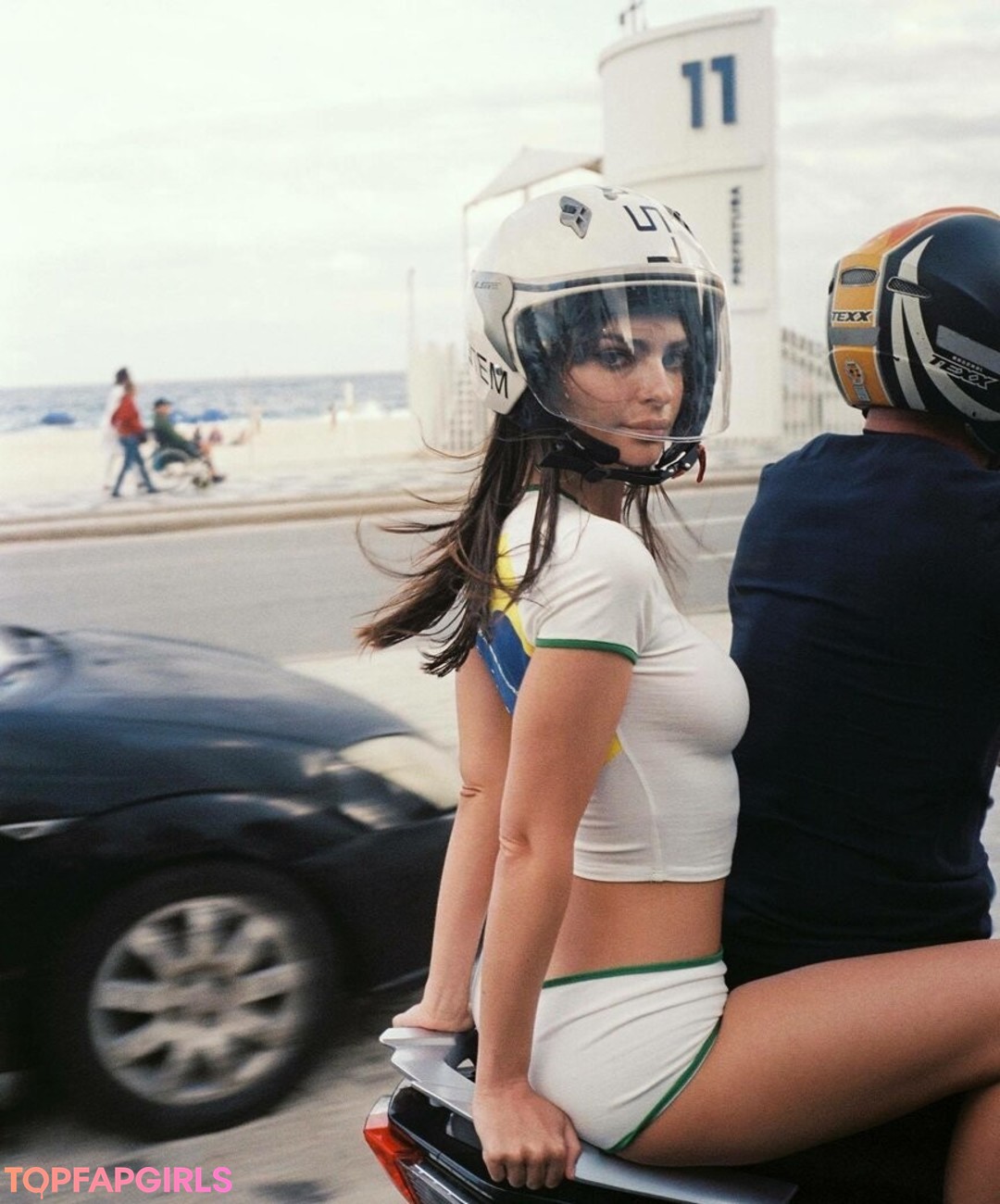 Naakte gelekte OnlyFans-foto van Emily Ratajkowski #1723