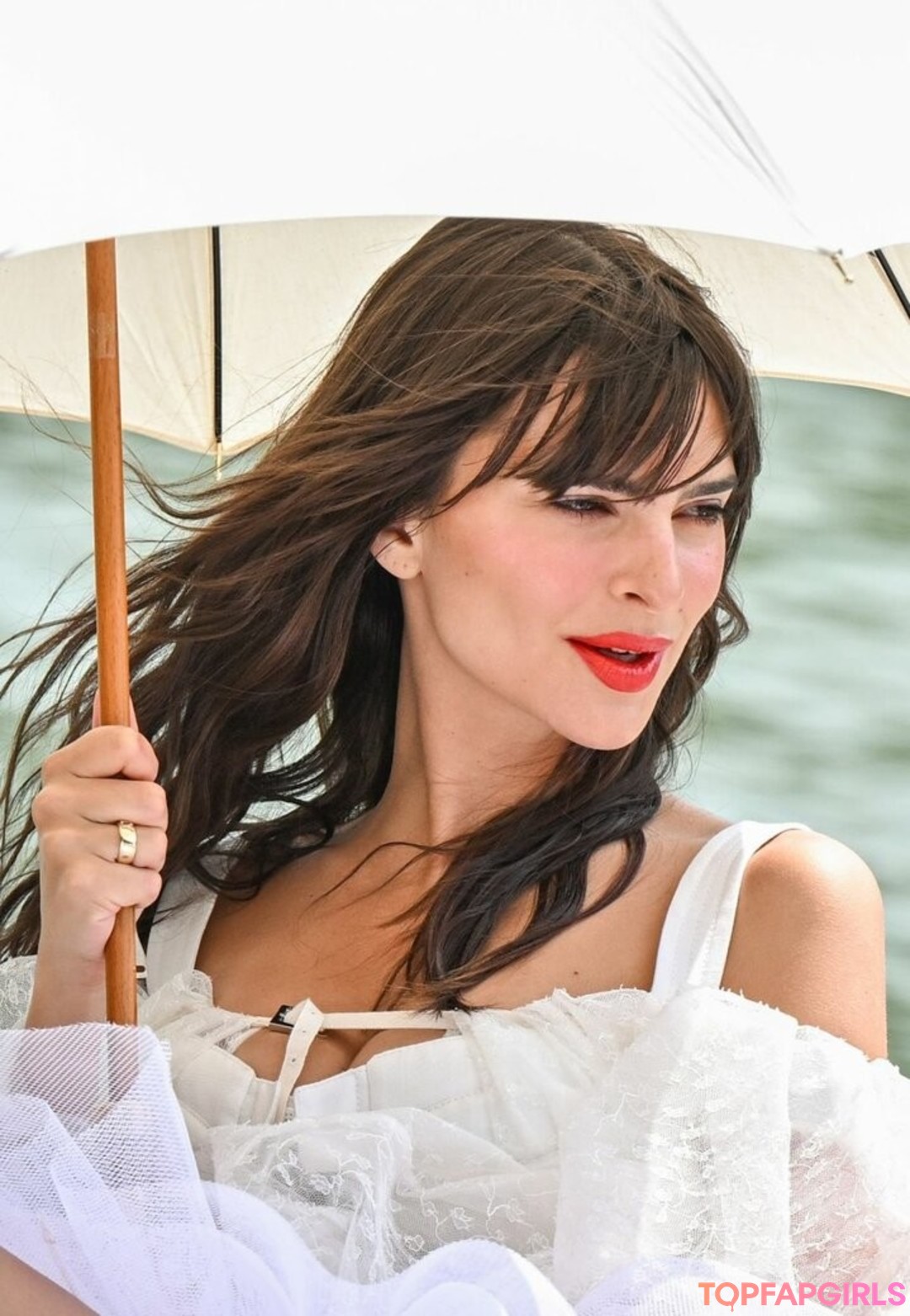 Naakte gelekte OnlyFans-foto van Emily Ratajkowski #1840