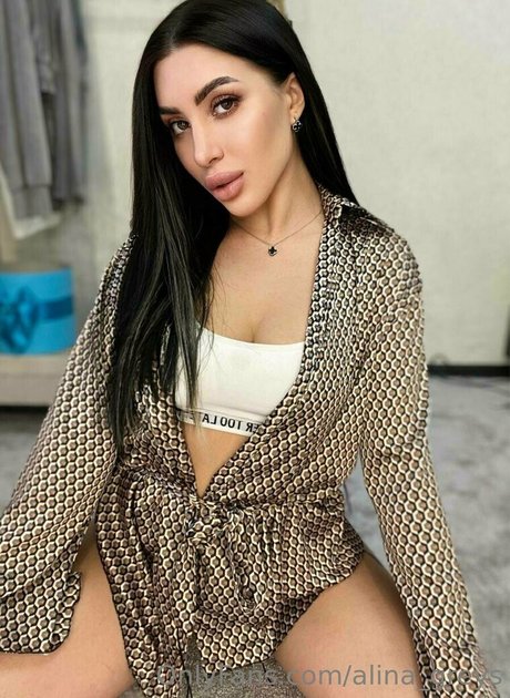 Naakte gelekte OnlyFans-foto van Alinagreys