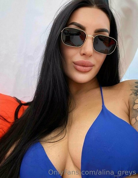 Naakte gelekte OnlyFans-foto van Alinagreys