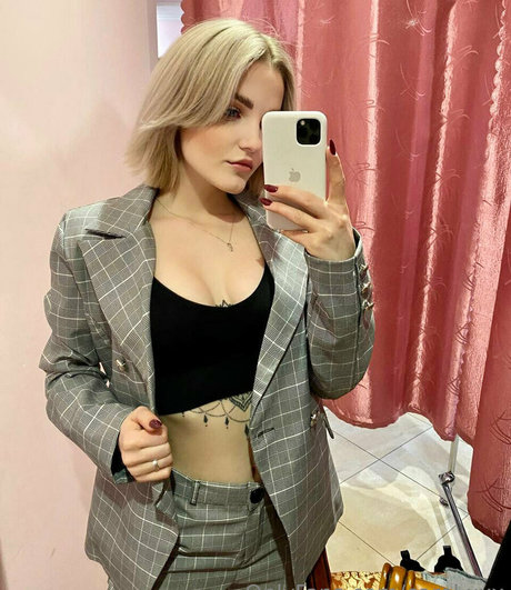 Naakte gelekte OnlyFans-foto van Carolxxx