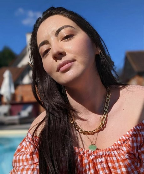 Naakte gelekte OnlyFans-foto van Jane Douglas