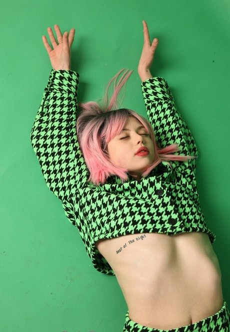 Naakte gelekte OnlyFans-foto van Sandrateeny