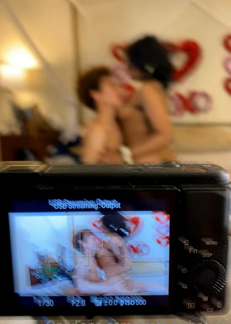 Naakte gelekte OnlyFans-foto van Brattybabe666