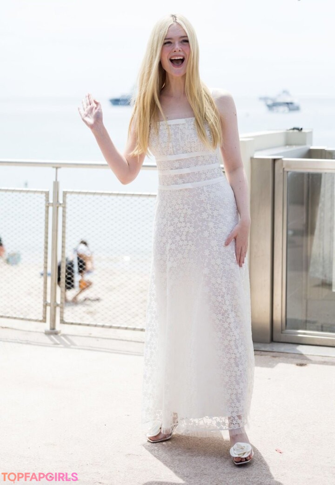 Naakte gelekte OnlyFans-foto van Elle Fanning #1017