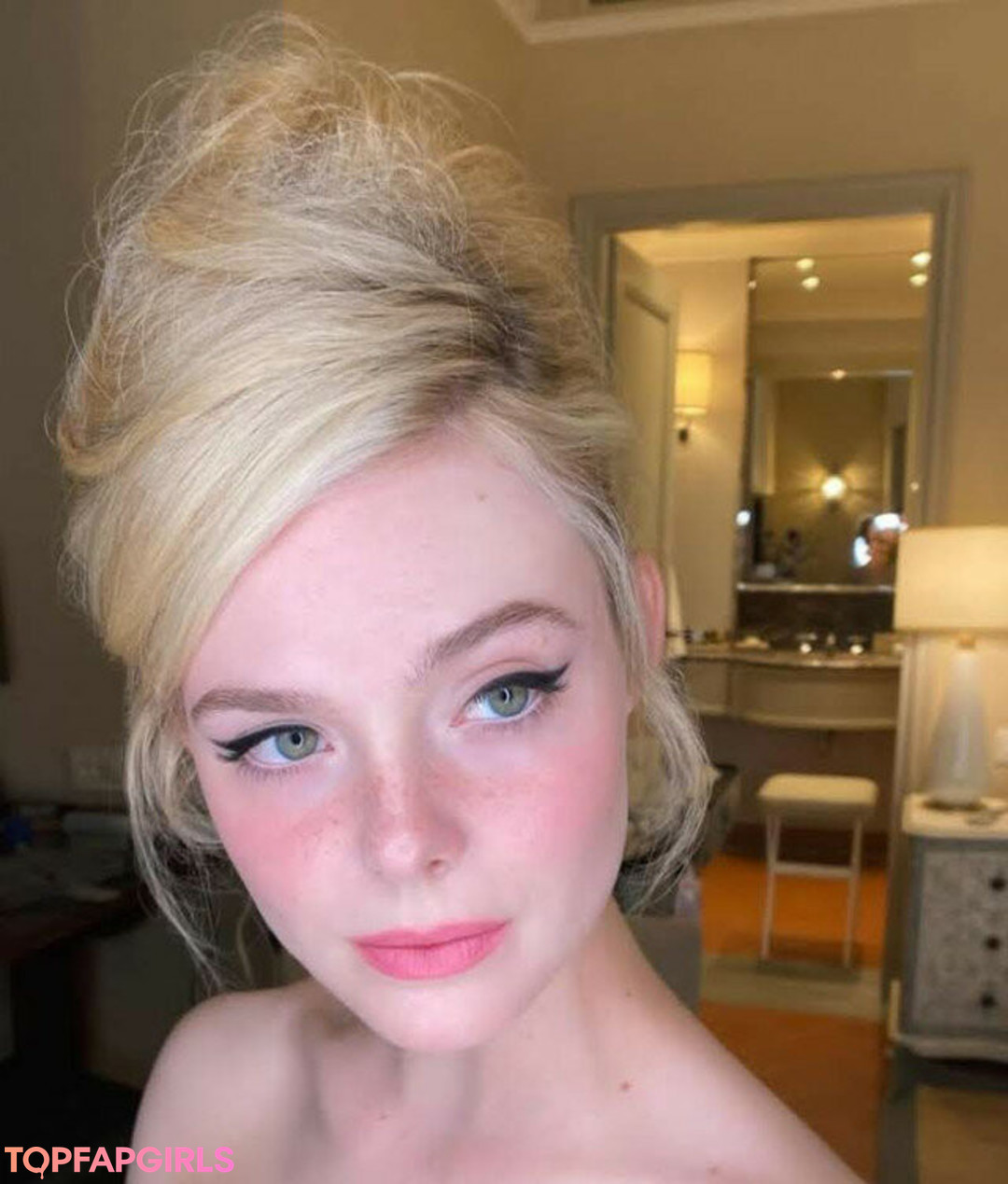 Naakte gelekte OnlyFans-foto van Elle Fanning #1073