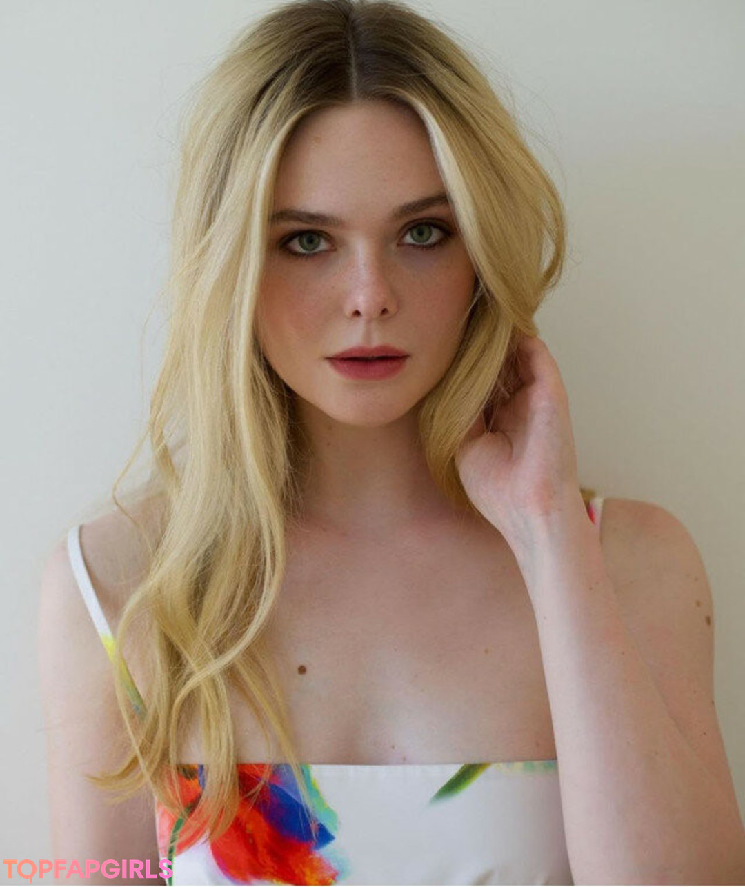Naakte gelekte OnlyFans-foto van Elle Fanning #1189