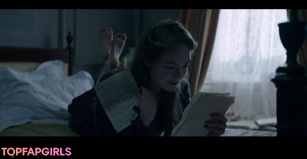 Naakte gelekte OnlyFans-foto van Elle Fanning #1211