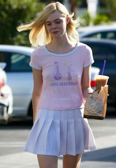 Naakte gelekte OnlyFans-foto van Elle Fanning