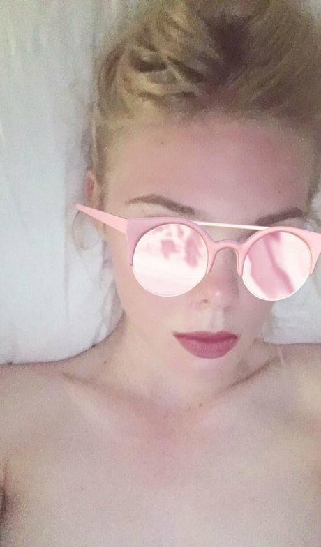 Naakte gelekte OnlyFans-foto van Elle Fanning