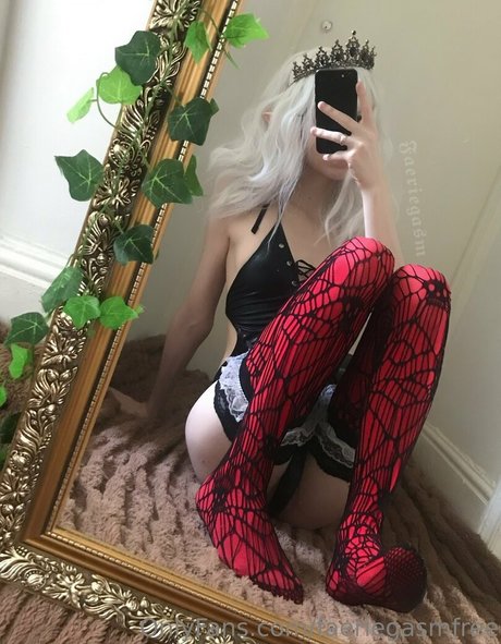Naakte gelekte OnlyFans-foto van Faeriegasmfree