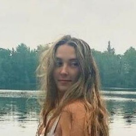 Naakte gelekte OnlyFans-foto van Lilly Breton