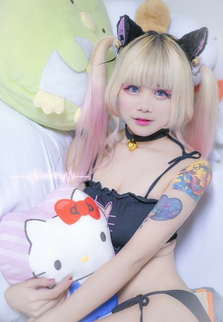 Naakte gelekte OnlyFans-foto van Canniny