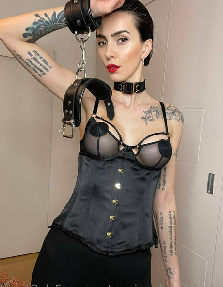 Naakte gelekte OnlyFans-foto van Monicademistress