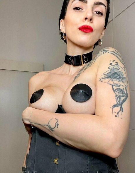 Naakte gelekte OnlyFans-foto van Monicademistress