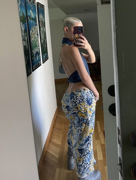 Naakte gelekte OnlyFans-foto van Daisy Delancey