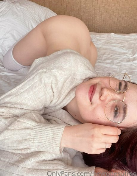Naakte gelekte OnlyFans-foto van Neyrodesufree
