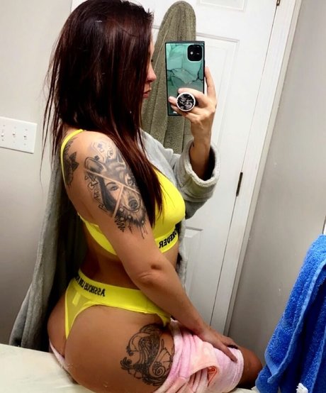 Naakte gelekte OnlyFans-foto van Victoria Rhyne