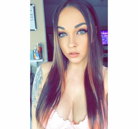 Naakte gelekte OnlyFans-foto van Victoria Rhyne