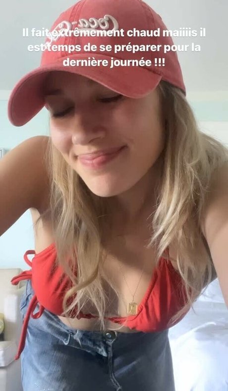 Naakte gelekte OnlyFans-foto van Alaiajeanneau
