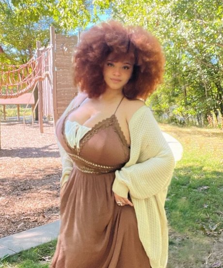 Naakte gelekte OnlyFans-foto van Nikkie Ginger