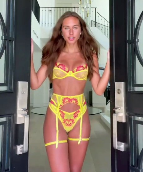 Naakte gelekte OnlyFans-foto van Brit Manuela