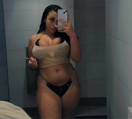Naakte gelekte OnlyFans-foto van Cristina Celi