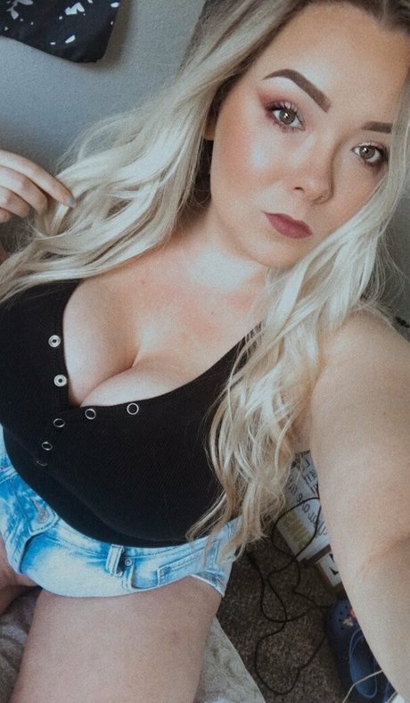 Naakte gelekte OnlyFans-foto van Chloenyxxxvip