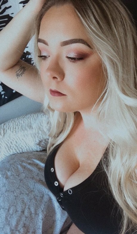 Naakte gelekte OnlyFans-foto van Chloenyxxxvip