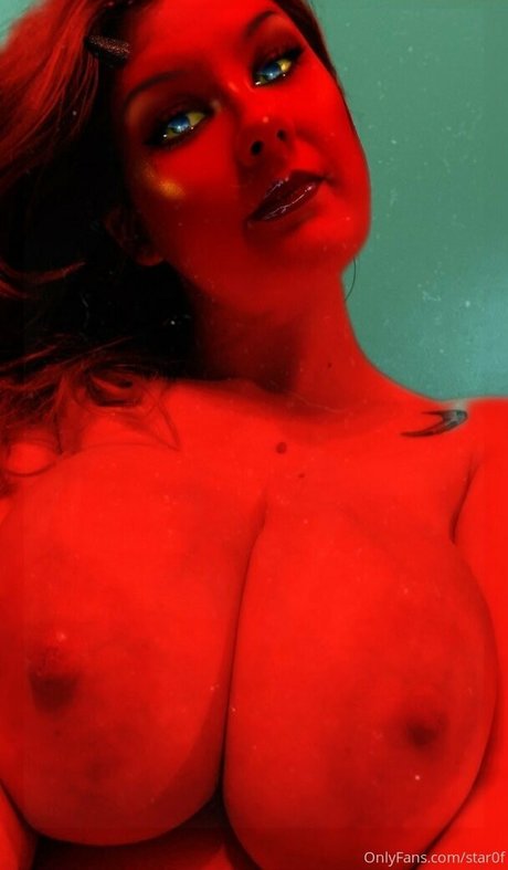 Naakte gelekte OnlyFans-foto van Starlajane