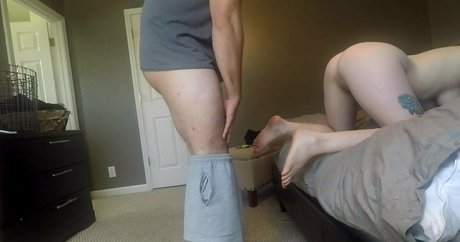 Naakte gelekte OnlyFans-foto van Throatpoker