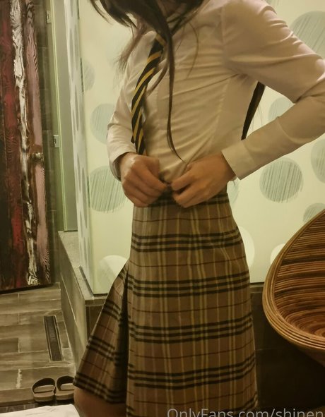 Naakte gelekte OnlyFans-foto van Shinen