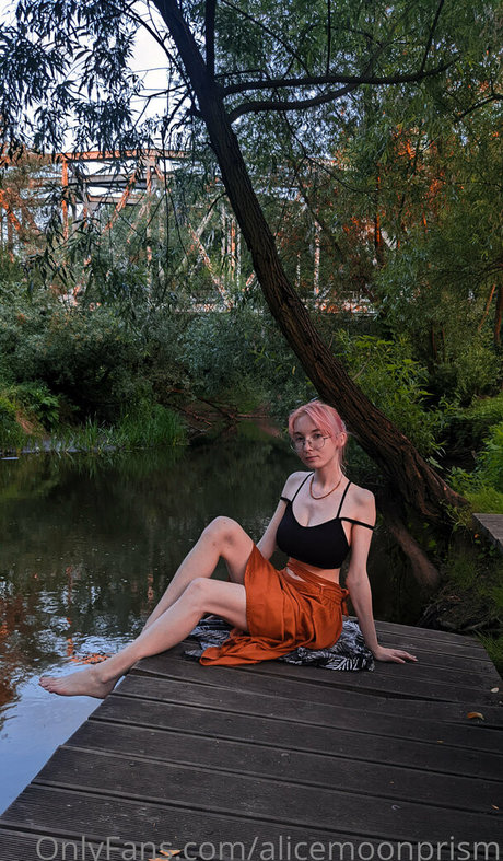 Naakte gelekte OnlyFans-foto van Alicemoonprism