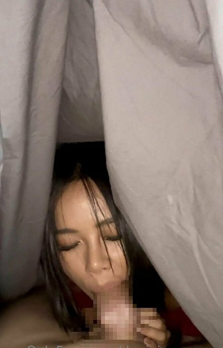 Naakte gelekte OnlyFans-foto van Babydaniedanie
