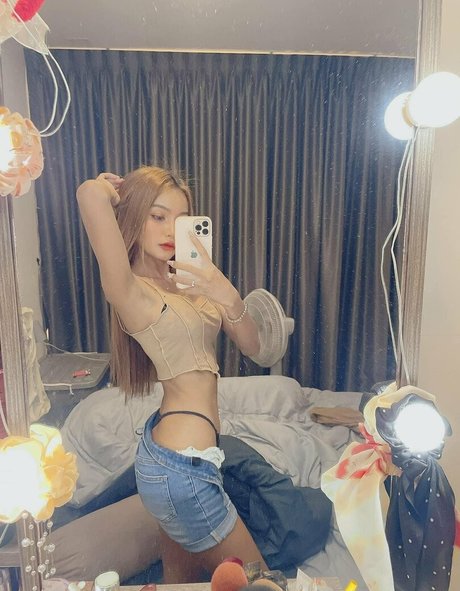 Naakte gelekte OnlyFans-foto van Mayleenthai