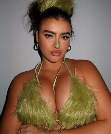 Naakte gelekte OnlyFans-foto van Kalani Hilliker