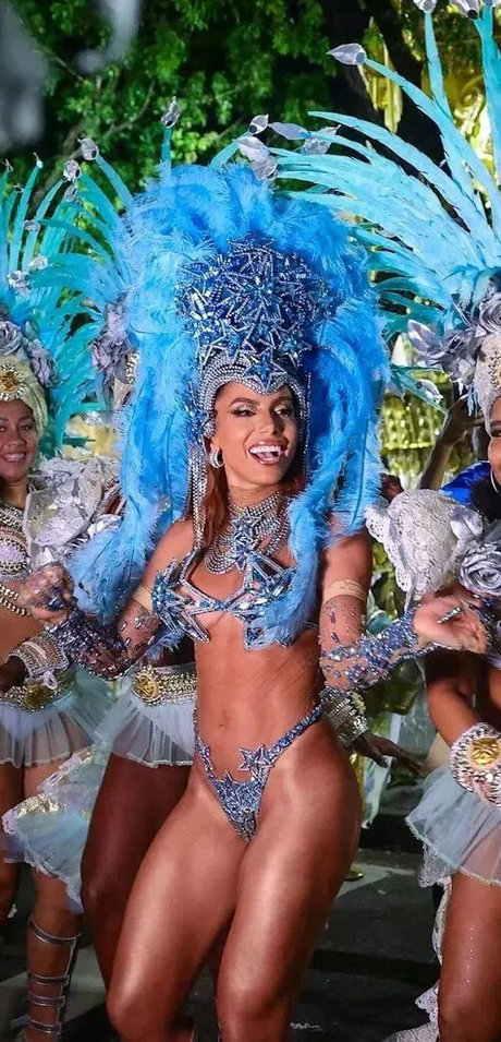Naakte gelekte OnlyFans-foto van Anitta