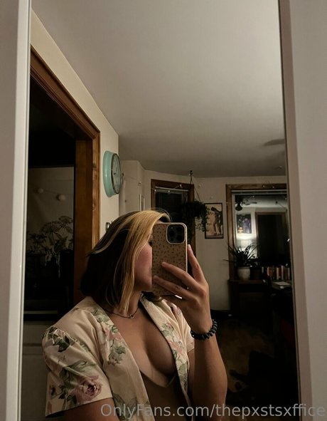 Naakte gelekte OnlyFans-foto van Thepxstsxffice