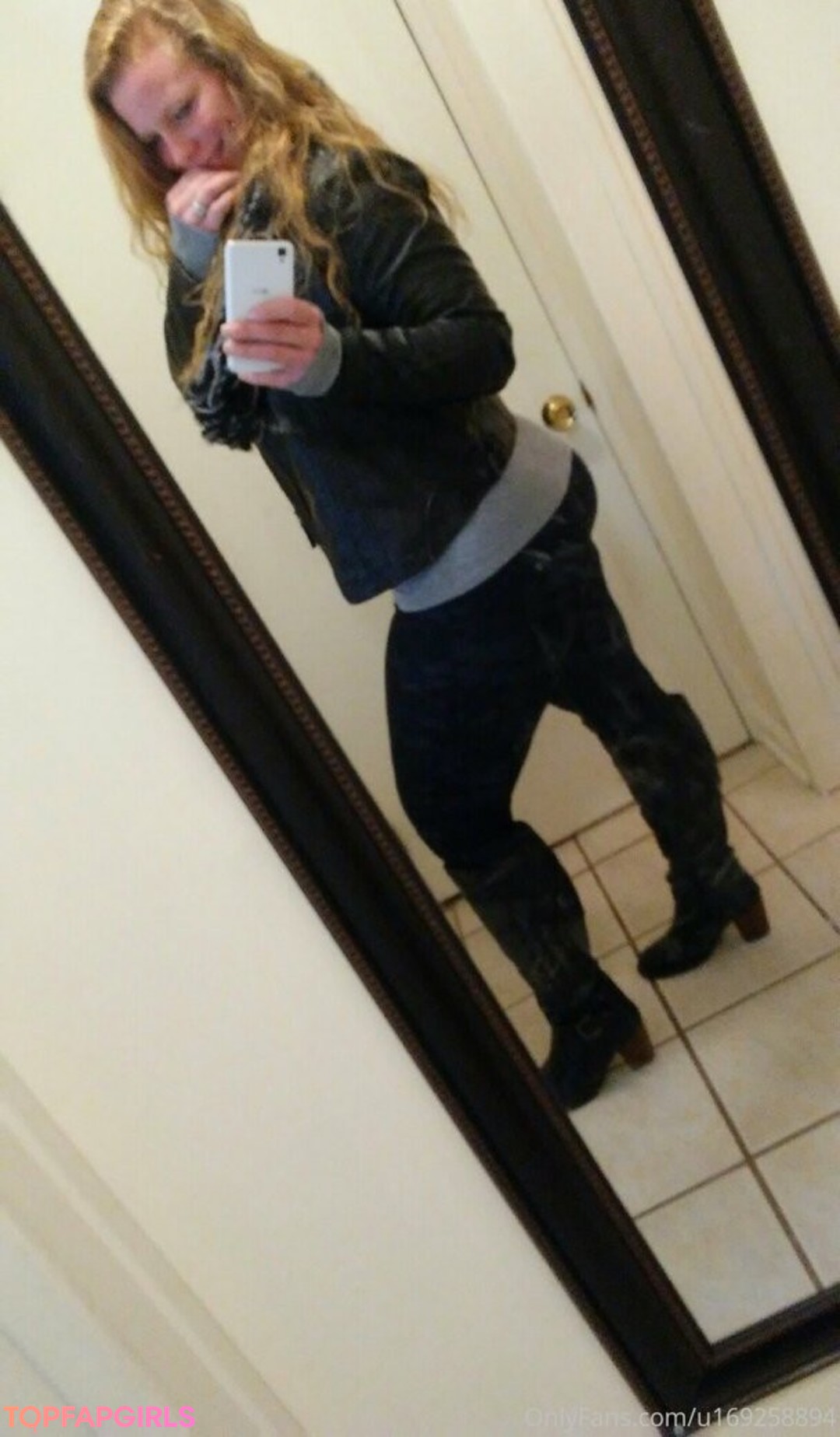 Naakte gelekte OnlyFans-foto van Bigbootymandyj1981 #11 Naakte gelekte OnlyFans-foto van Bigbootymandyj1981 #11