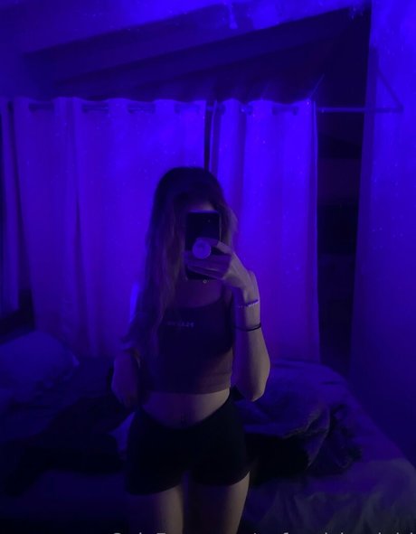 Naakte gelekte OnlyFans-foto van Nofaceislandgirl