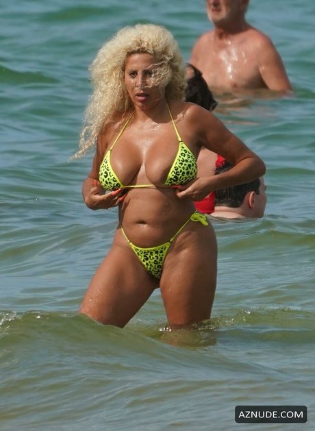 Naakte gelekte OnlyFans-foto van Afida Turner